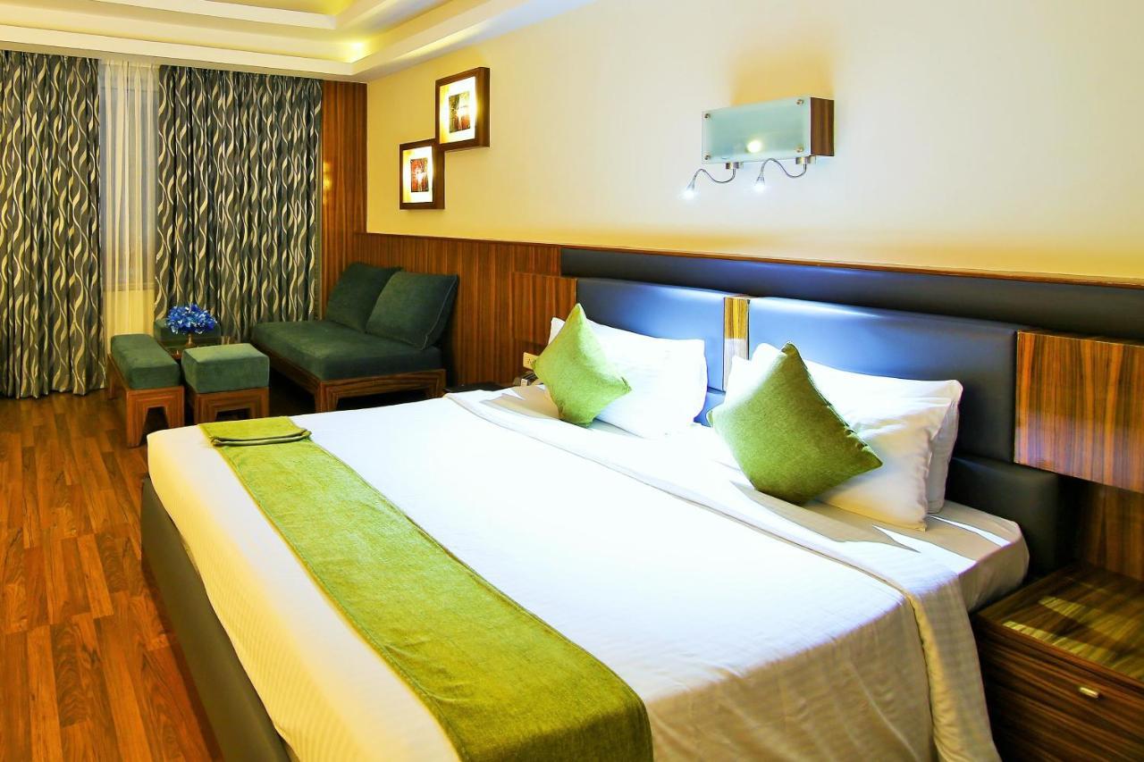 Gokulam Park Hotel Kochi Room photo