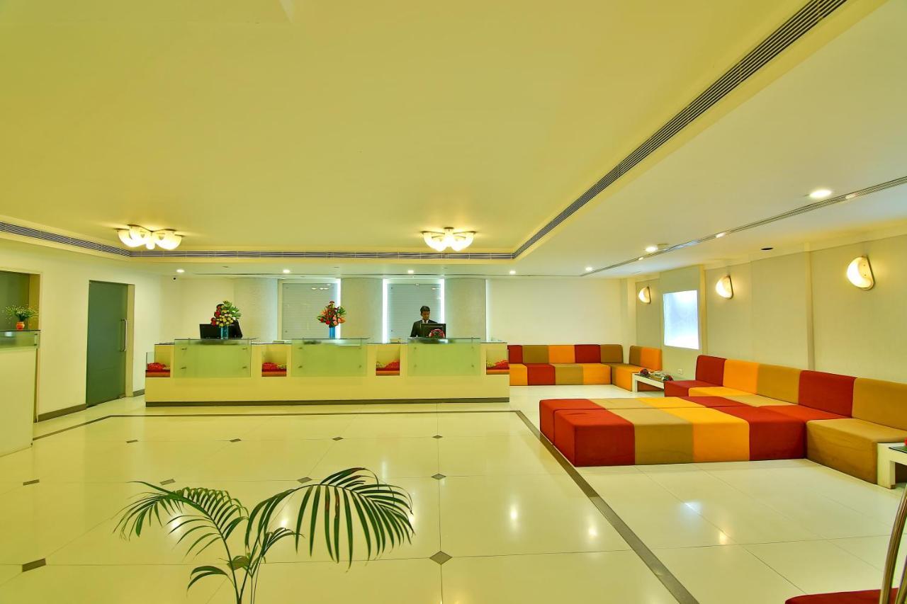 Gokulam Park Hotel Kochi Exterior photo