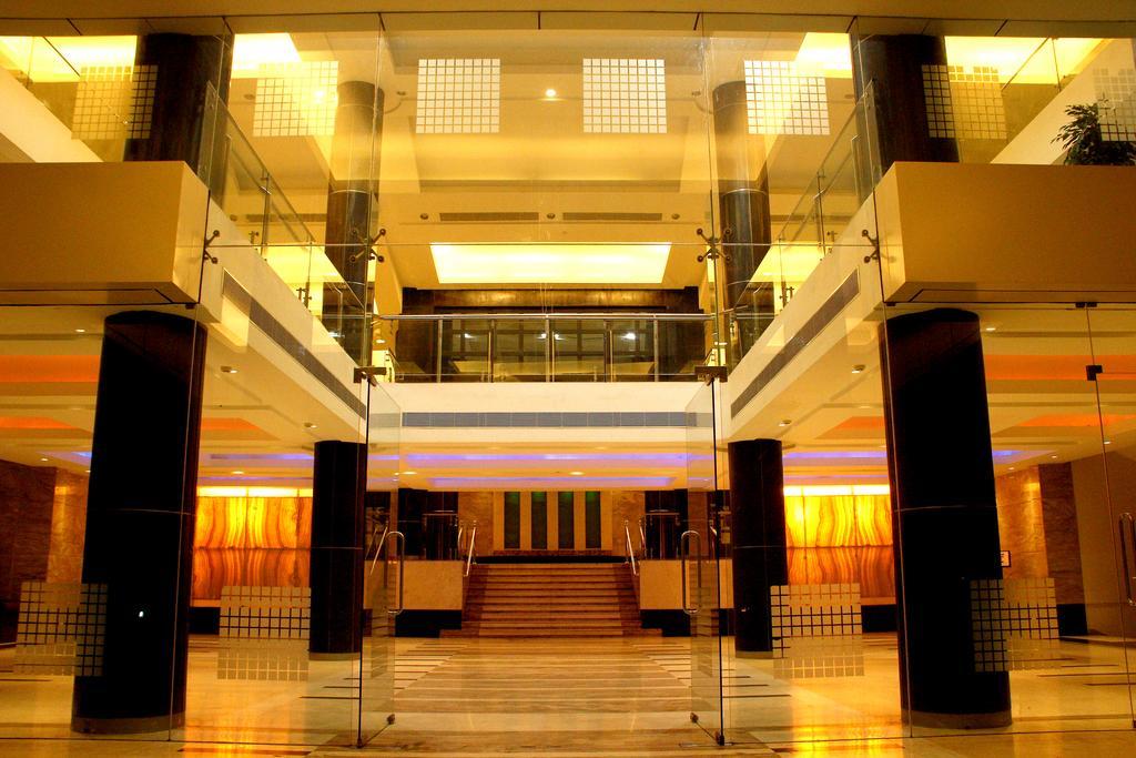 Gokulam Park Hotel Kochi Exterior photo