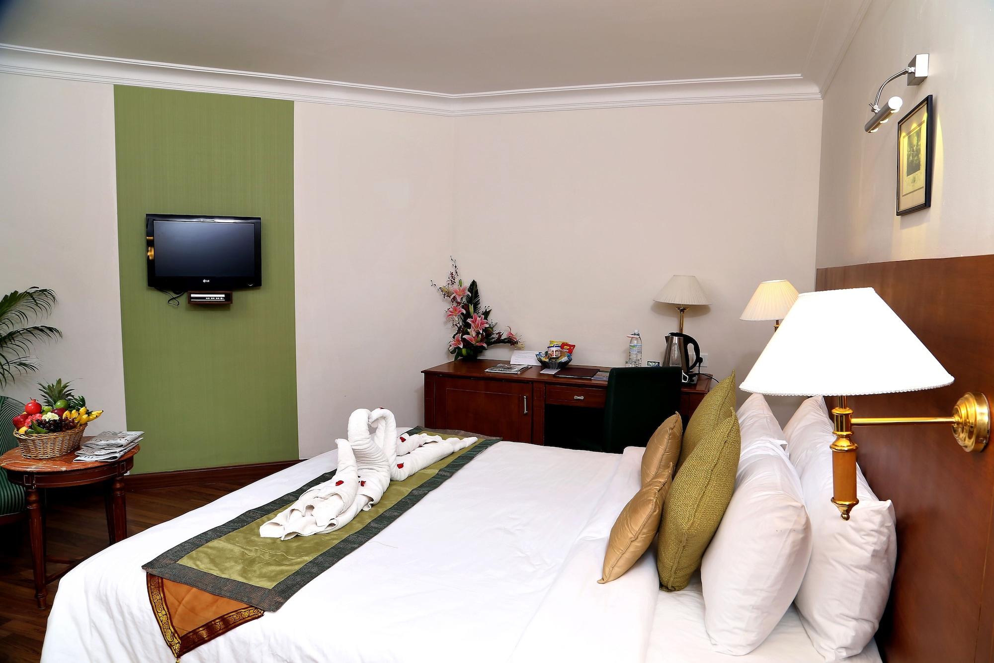 Gokulam Park Hotel Kochi Exterior photo