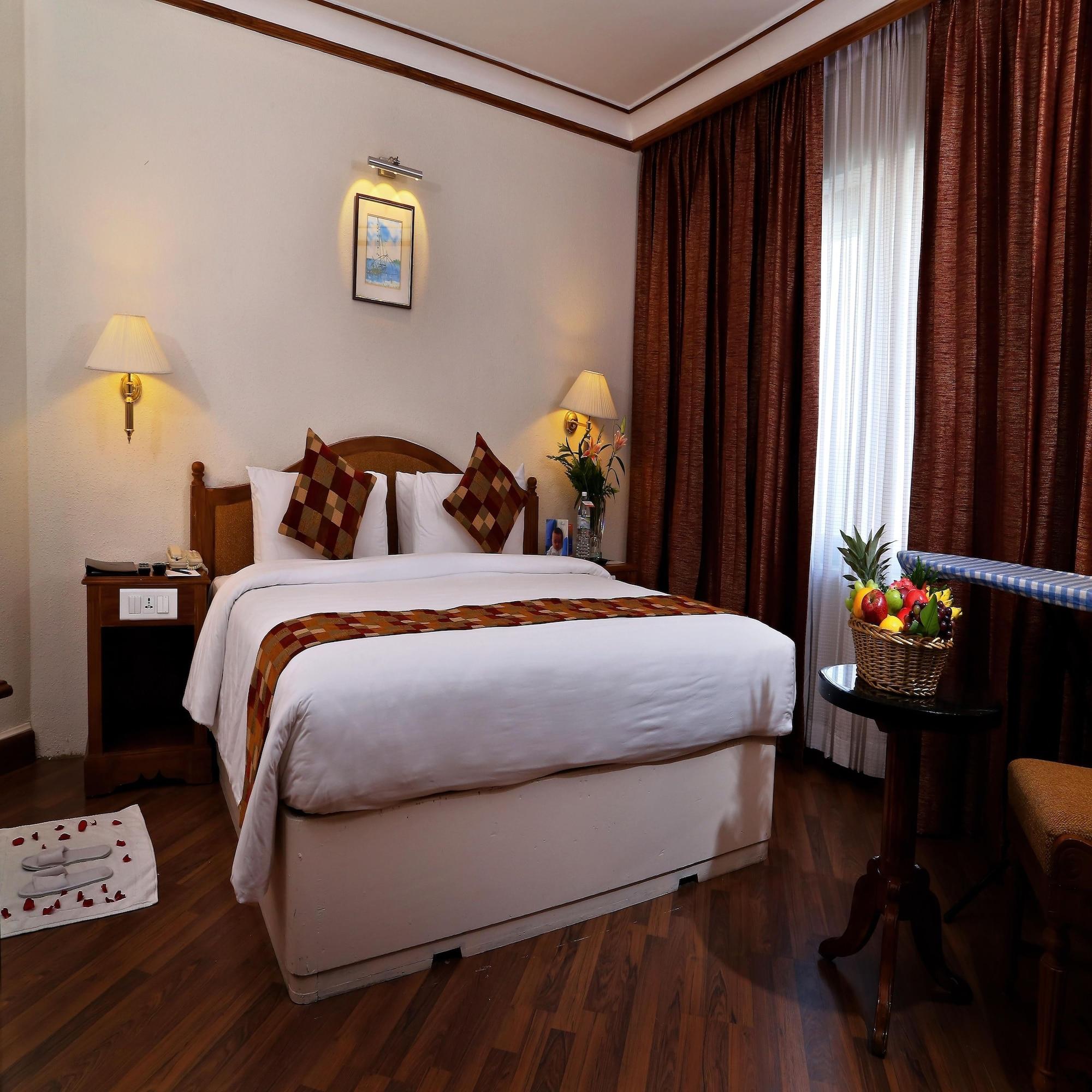 Gokulam Park Hotel Kochi Exterior photo