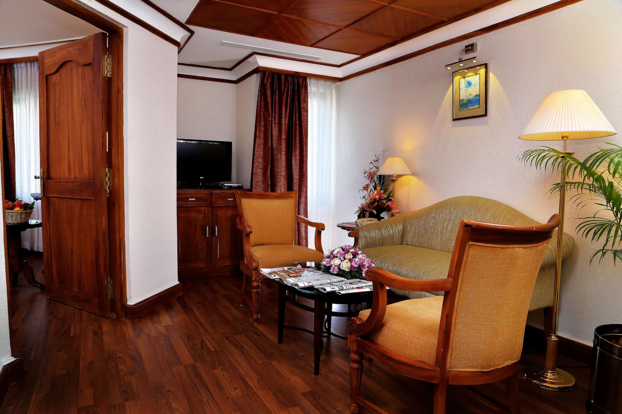 Gokulam Park Hotel Kochi Exterior photo