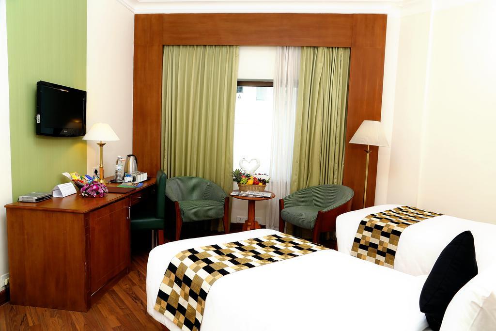 Gokulam Park Hotel Kochi Room photo