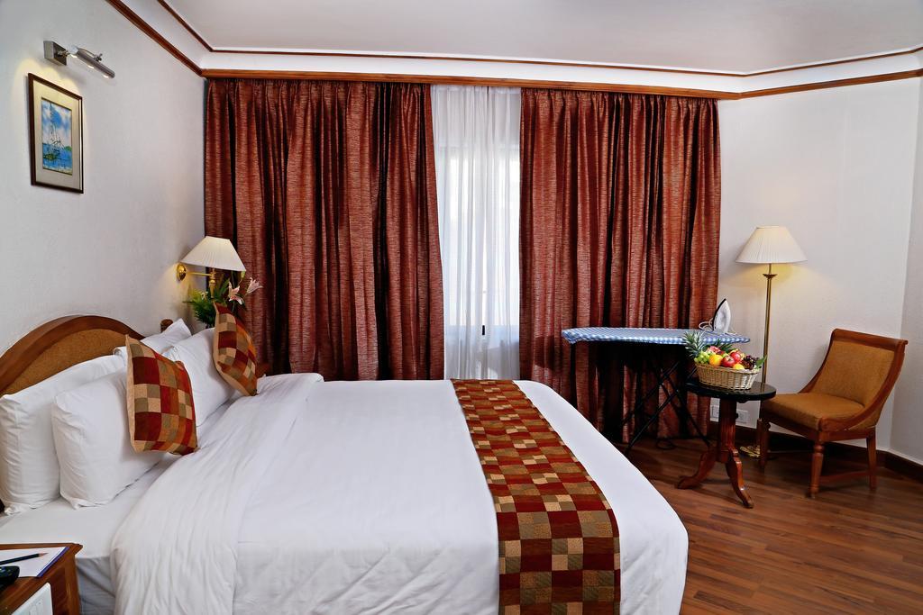 Gokulam Park Hotel Kochi Room photo