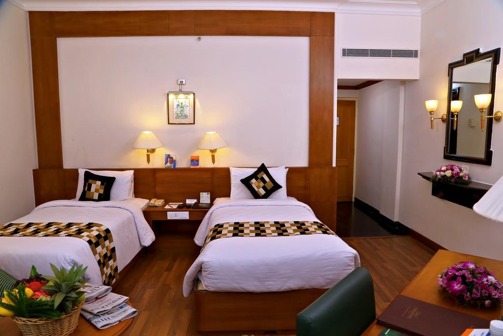 Gokulam Park Hotel Kochi Exterior photo