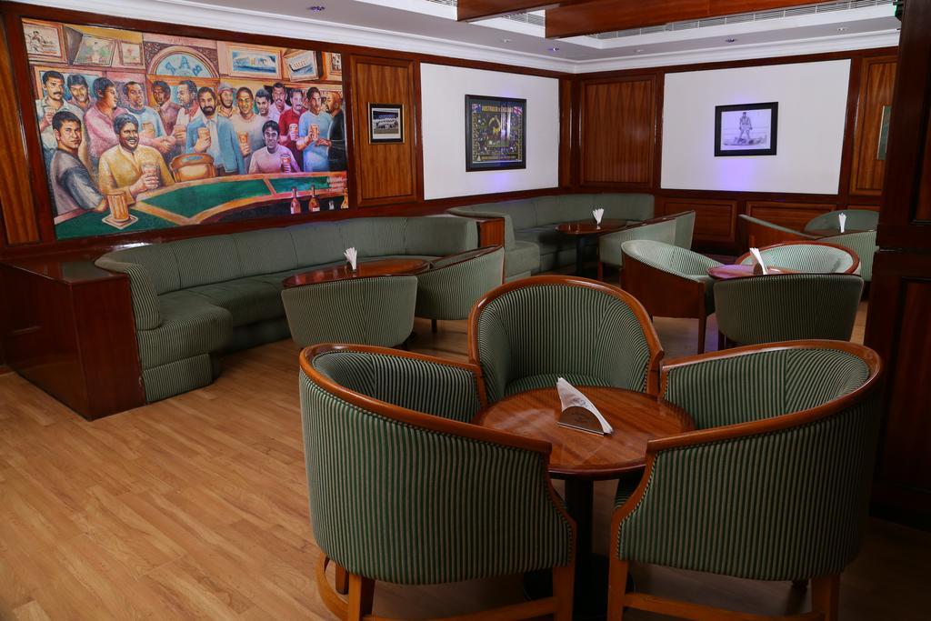 Gokulam Park Hotel Kochi Exterior photo