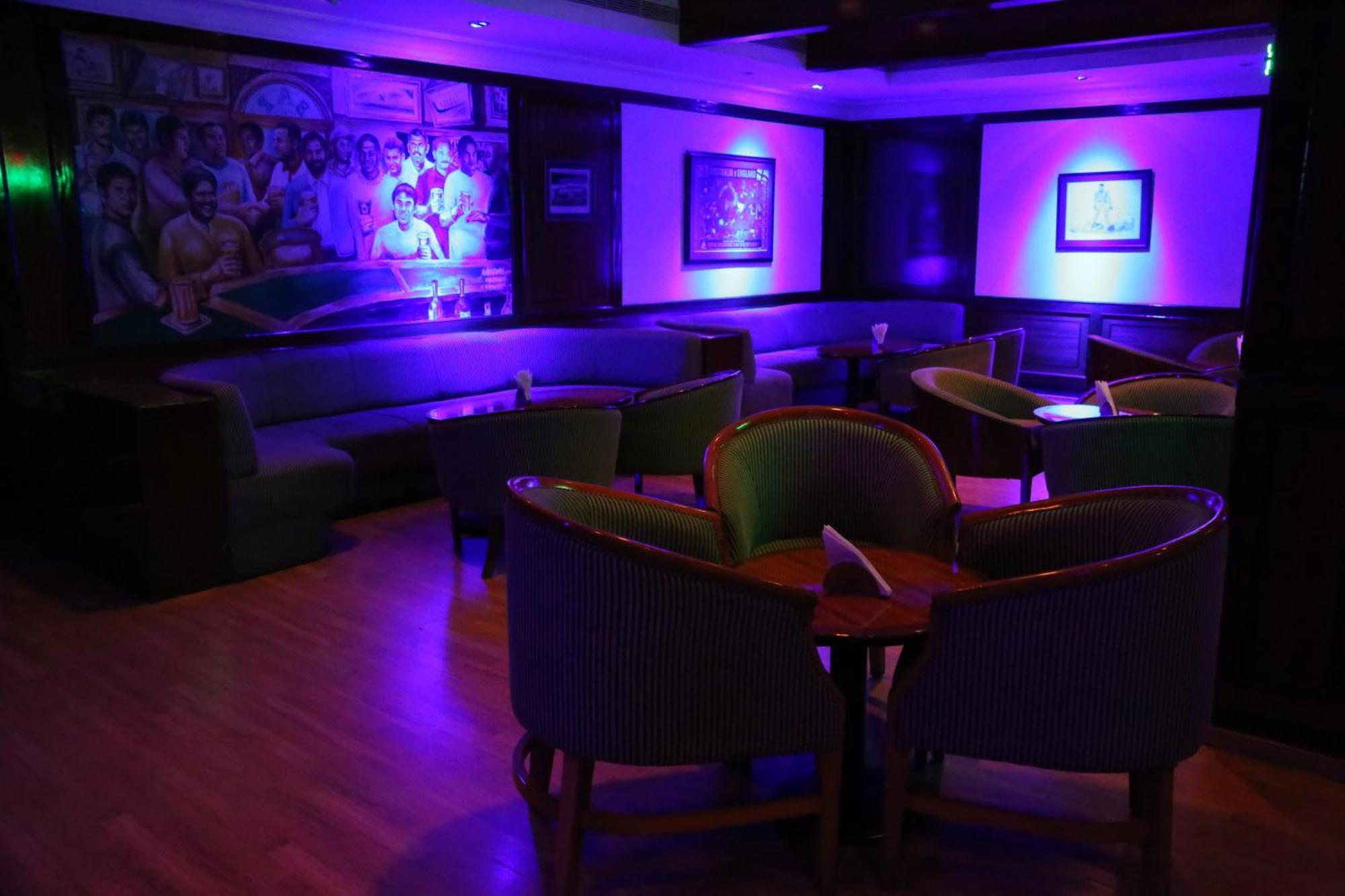 Gokulam Park Hotel Kochi Exterior photo