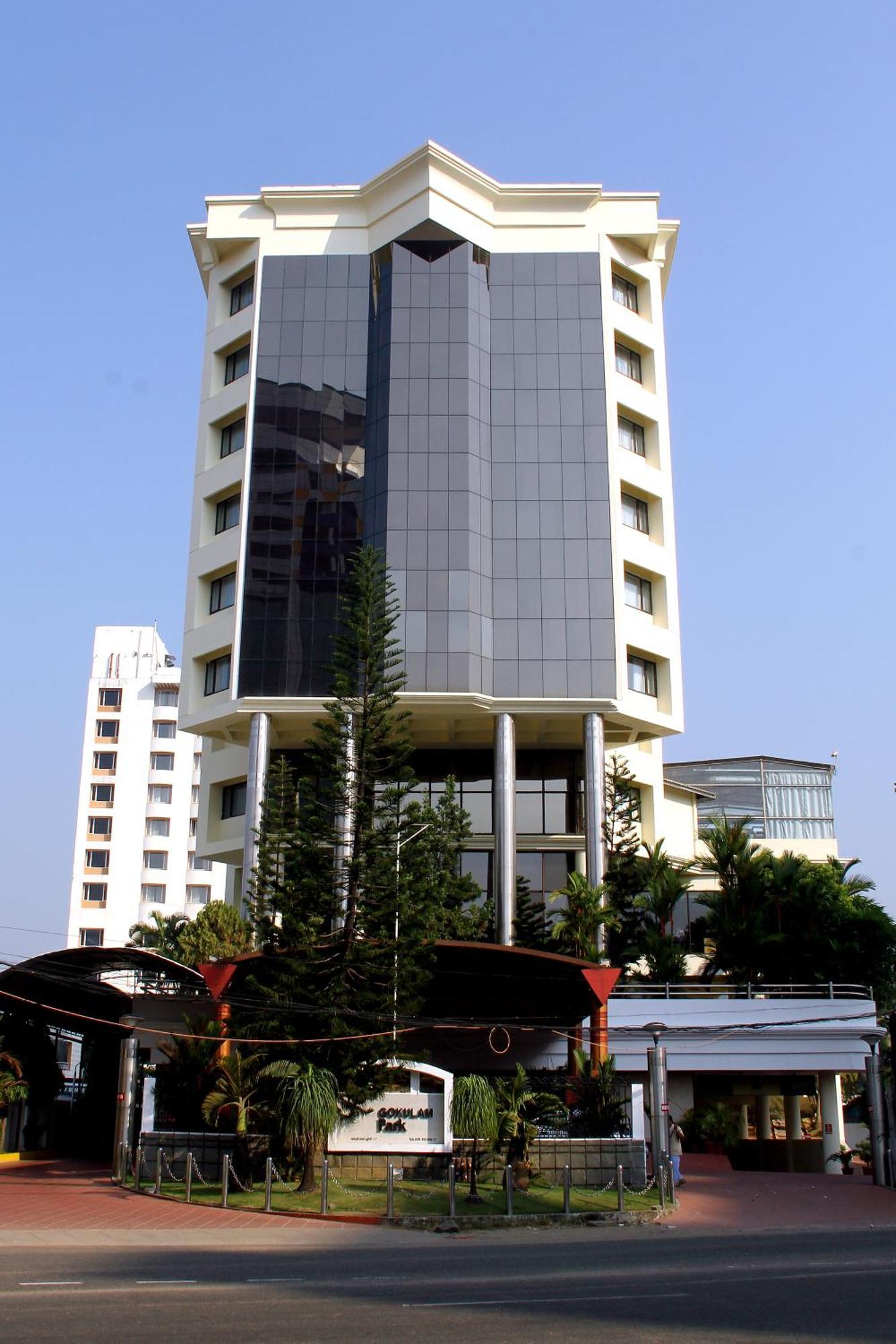 Gokulam Park Hotel Kochi Exterior photo