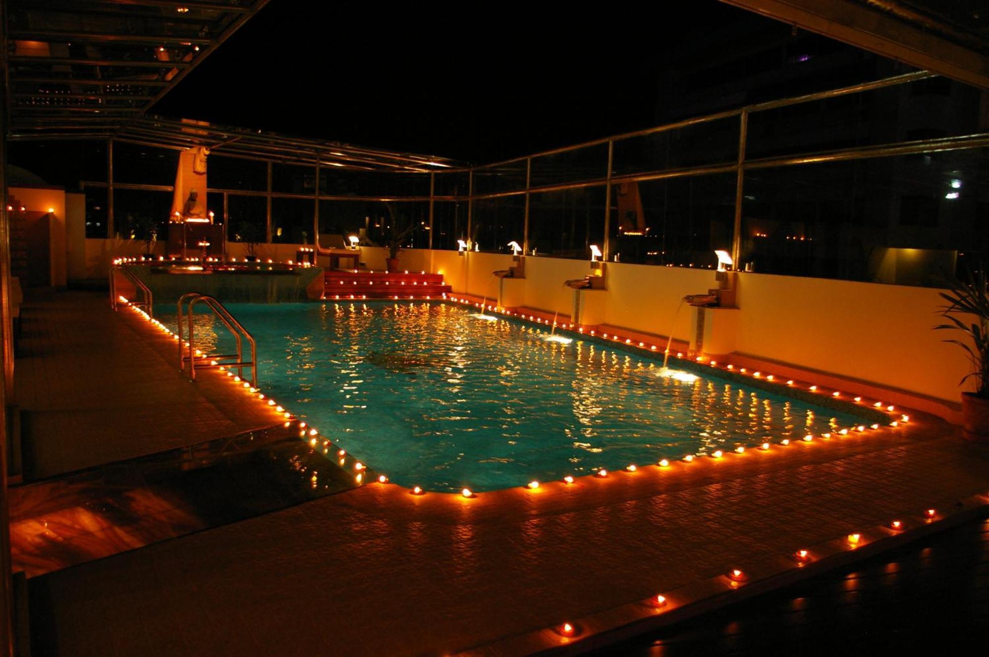 Gokulam Park Hotel Kochi Exterior photo