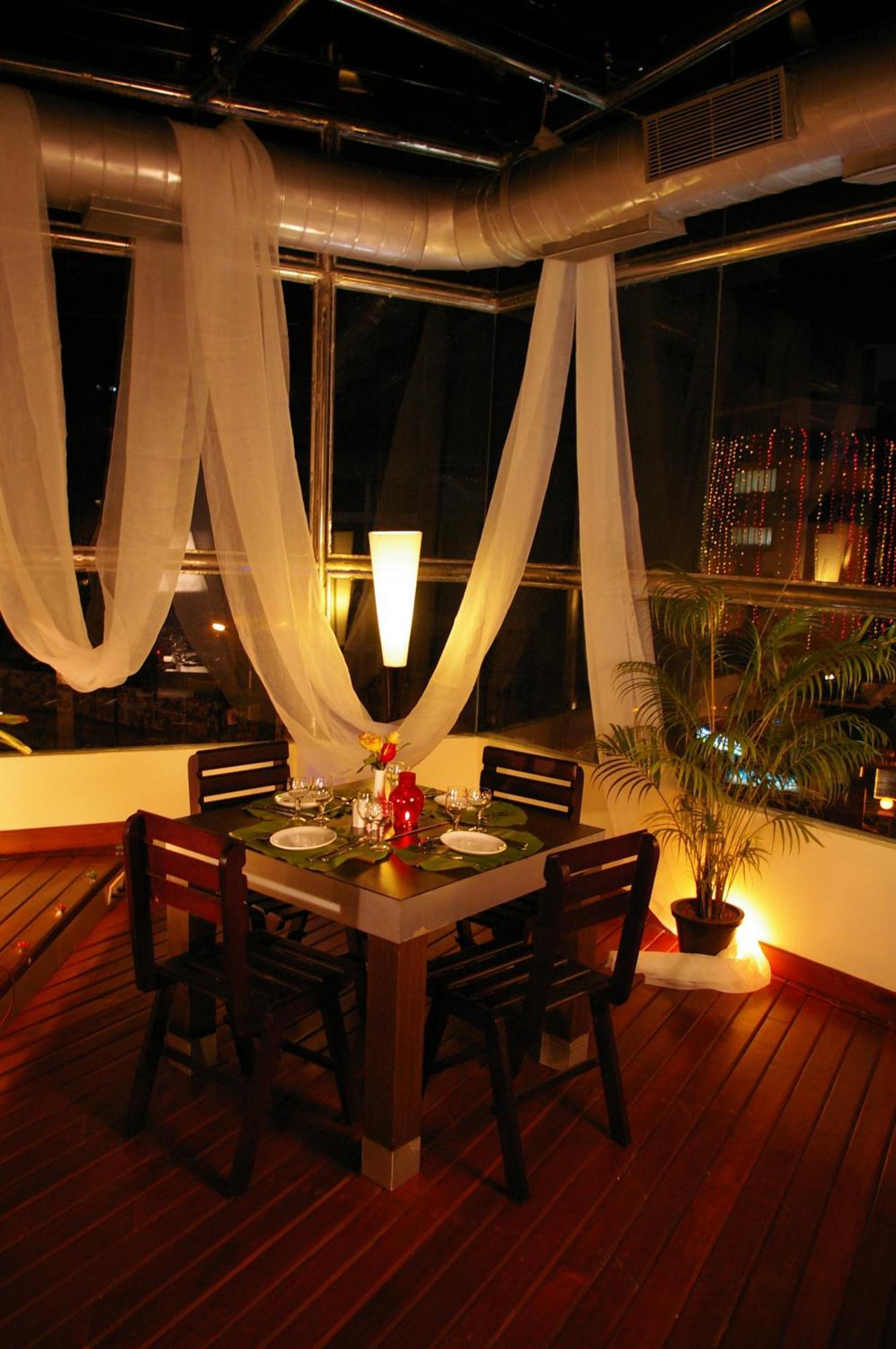 Gokulam Park Hotel Kochi Exterior photo