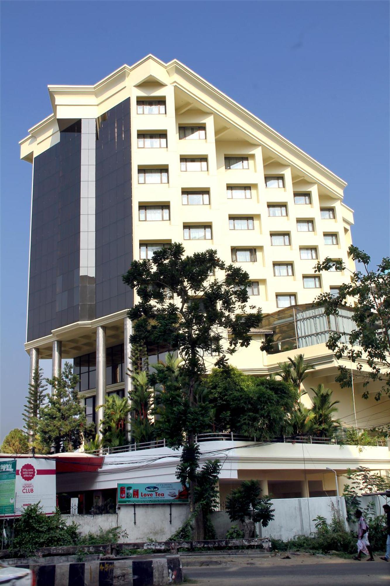 Gokulam Park Hotel Kochi Exterior photo
