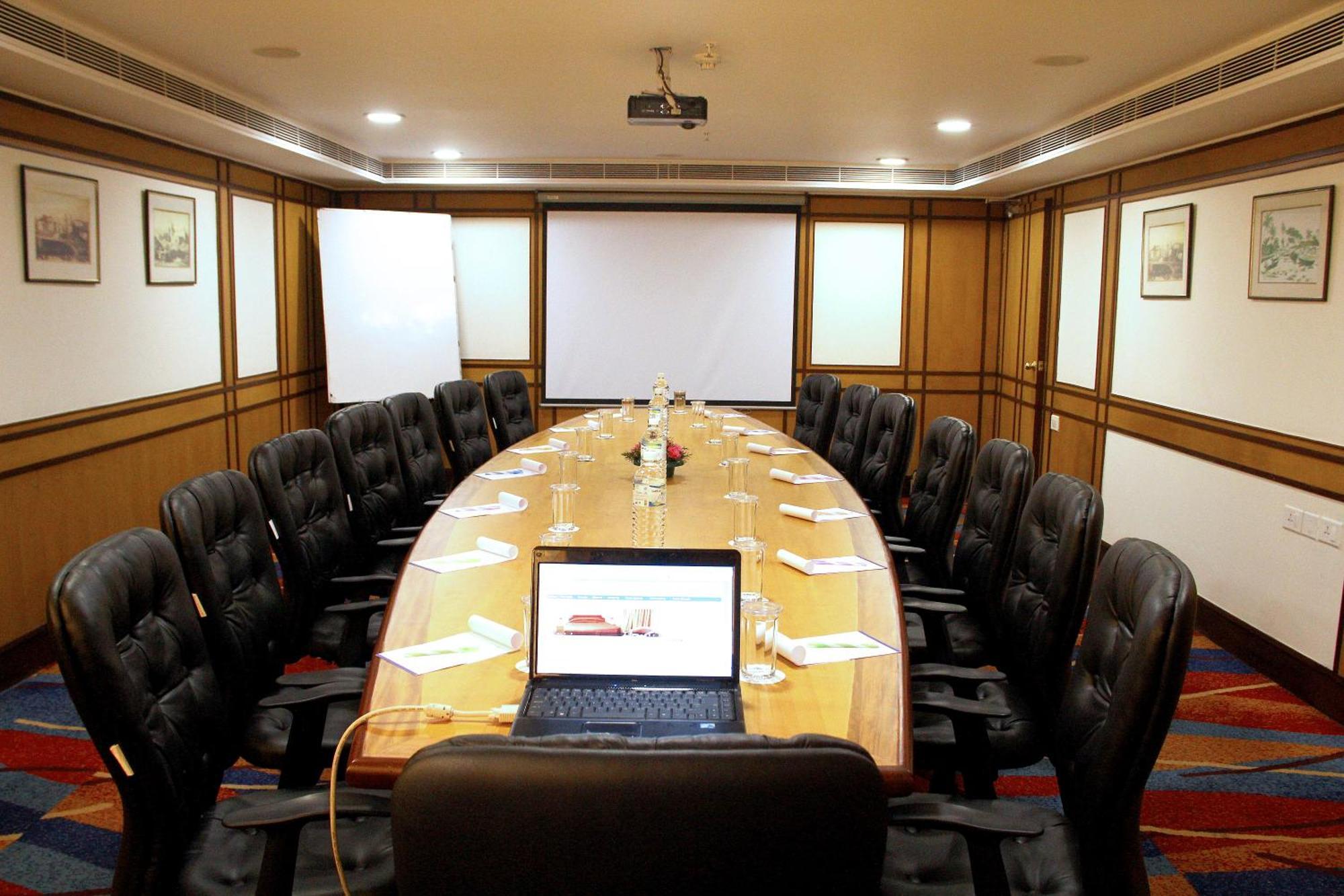 Gokulam Park Hotel Kochi Exterior photo