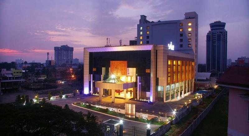 Gokulam Park Hotel Kochi Exterior photo