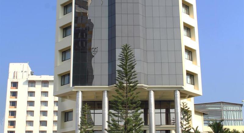 Gokulam Park Hotel Kochi Exterior photo
