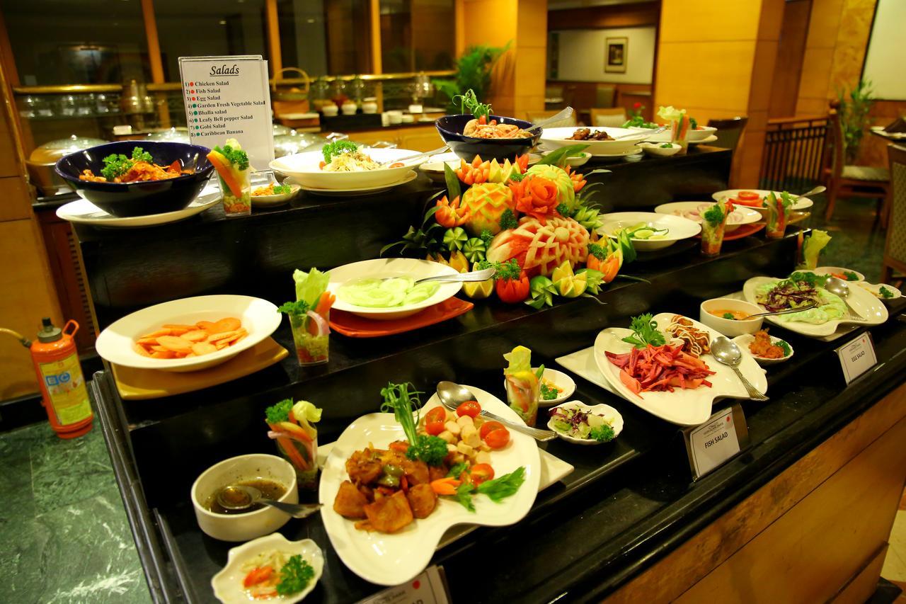 Gokulam Park Hotel Kochi Exterior photo