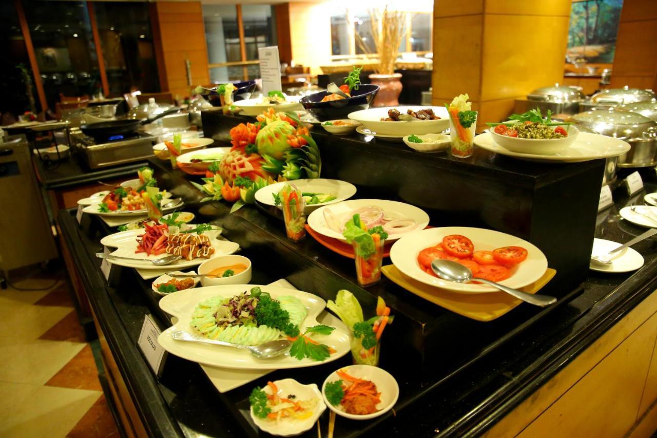 Gokulam Park Hotel Kochi Exterior photo