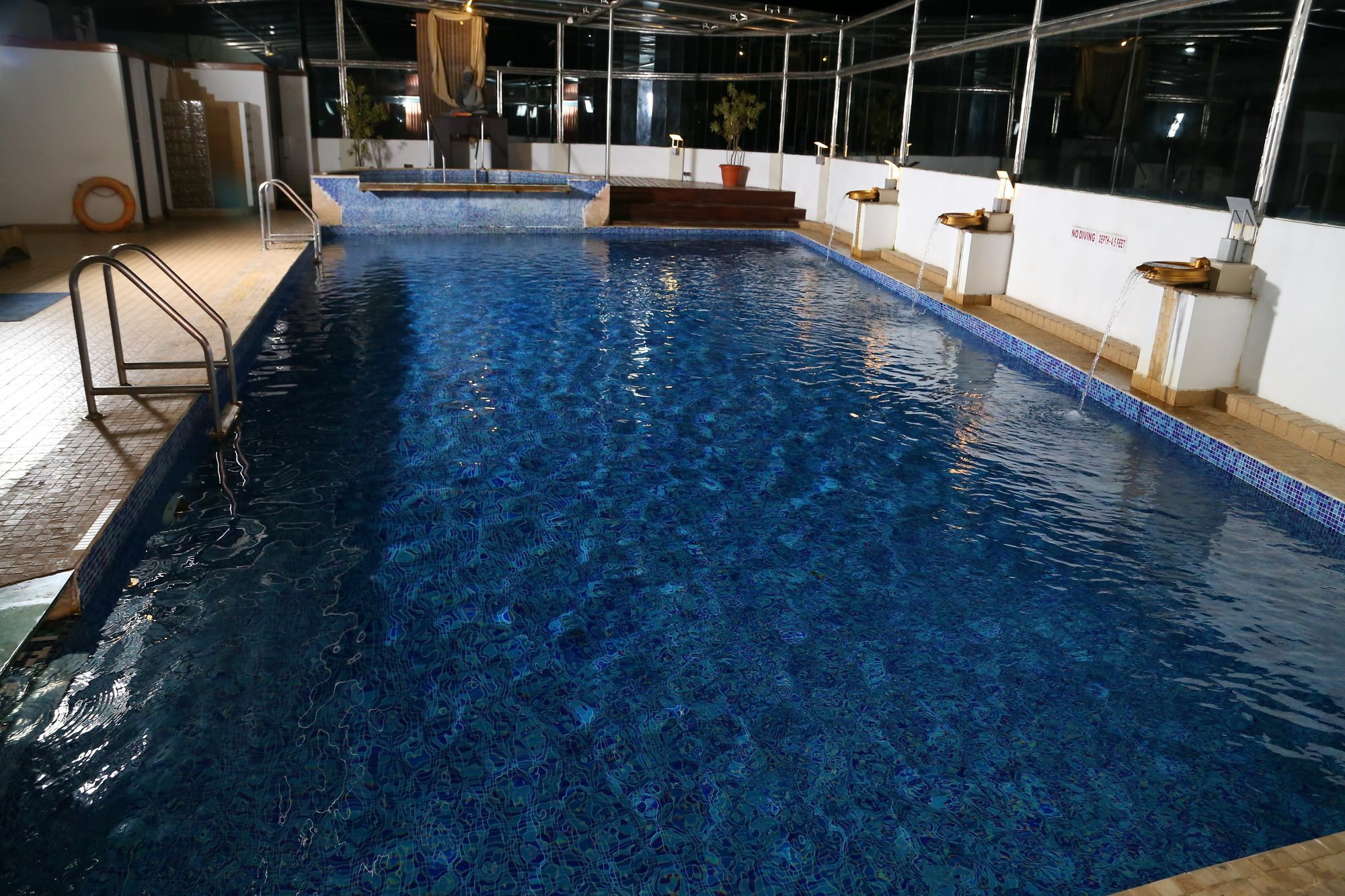 Gokulam Park Hotel Kochi Exterior photo
